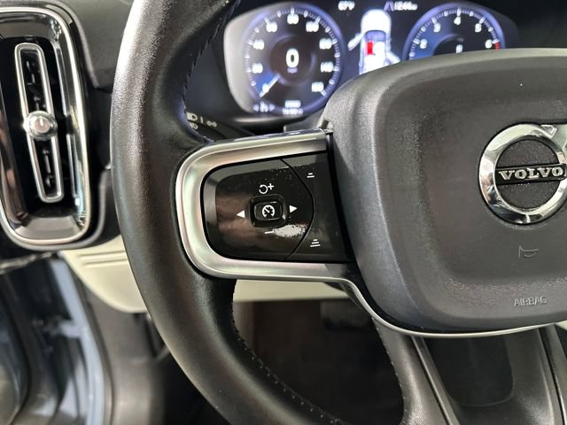 Used 2020 Volvo XC40 T5 Momentum image 15