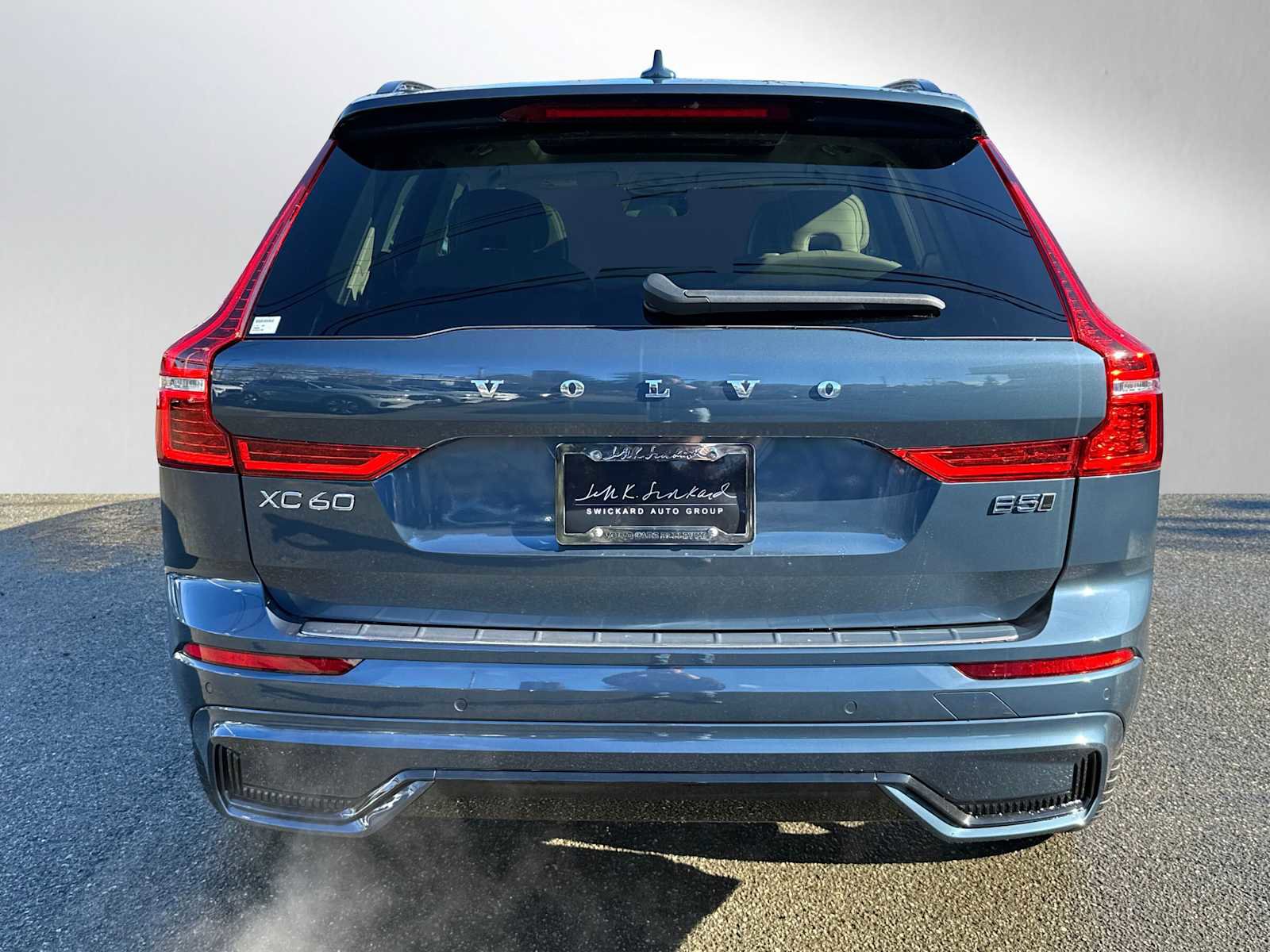 Used 2025 Volvo XC60 B5 Ultra w/ Protection Package Premier image 6