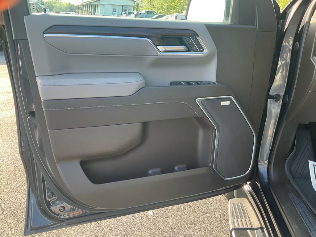 Used 2022 GMC Sierra 1500 SLT w/ SLT Premium Plus Package AWD/4WD image 17