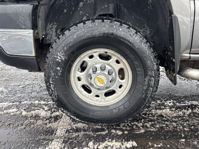 Used 2006 Chevrolet Silverado 2500 LT w/ Snow Plow Prep Package image 9