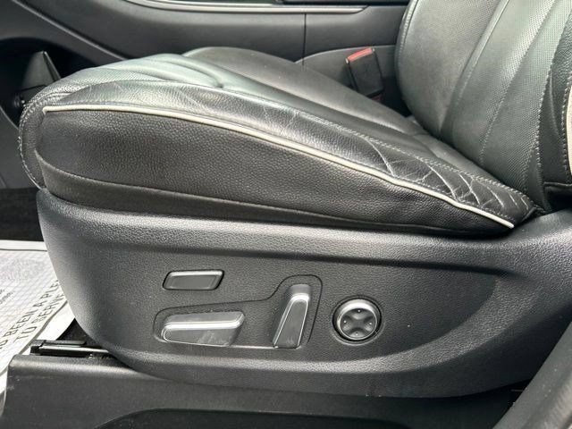 Used 2023 Hyundai Palisade Limited w/ Winter Package FWD image 13