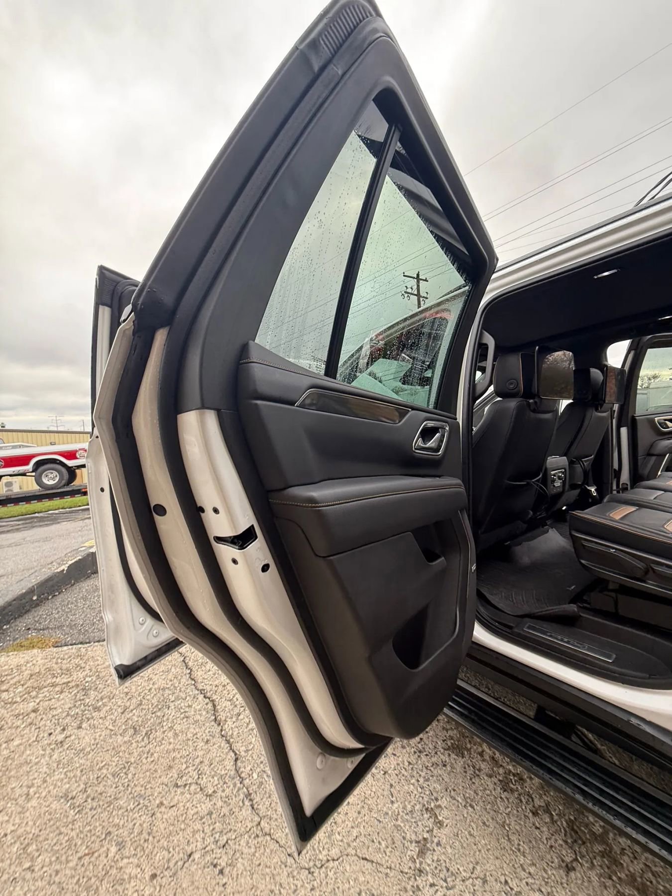 Used 2021 GMC Yukon AT4 w/ AT4 Premium Package image 37