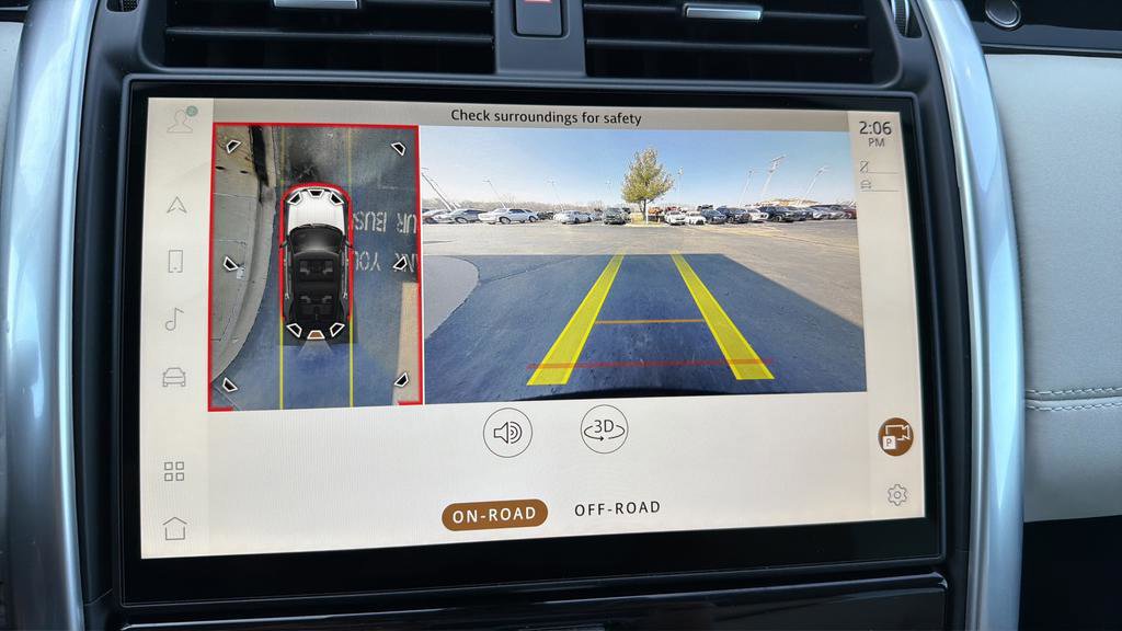 Used 2025 Land Rover Discovery S image 27