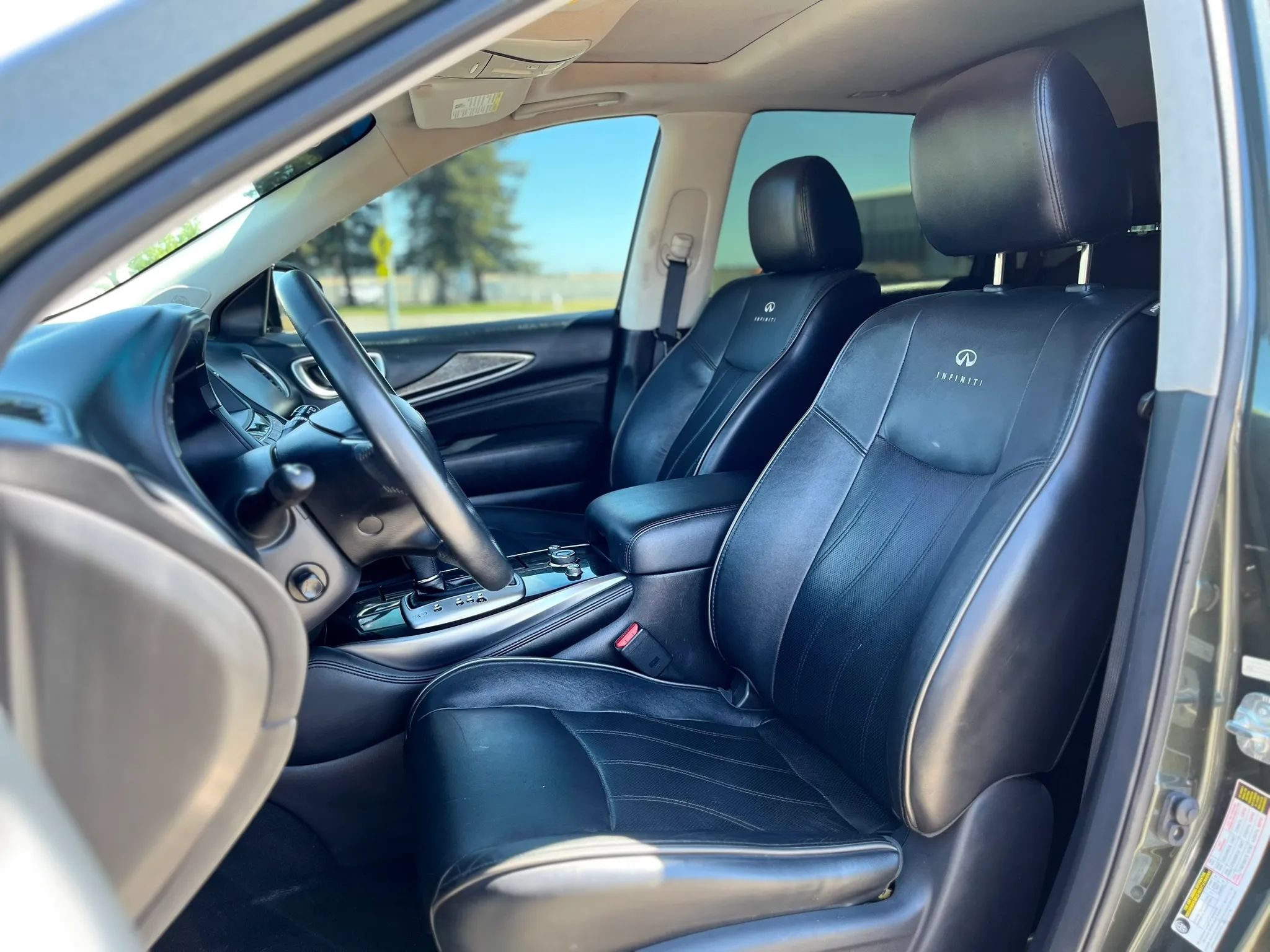 Used 2013 INFINITI JX35 FWD w/ Premium Pkg image 10
