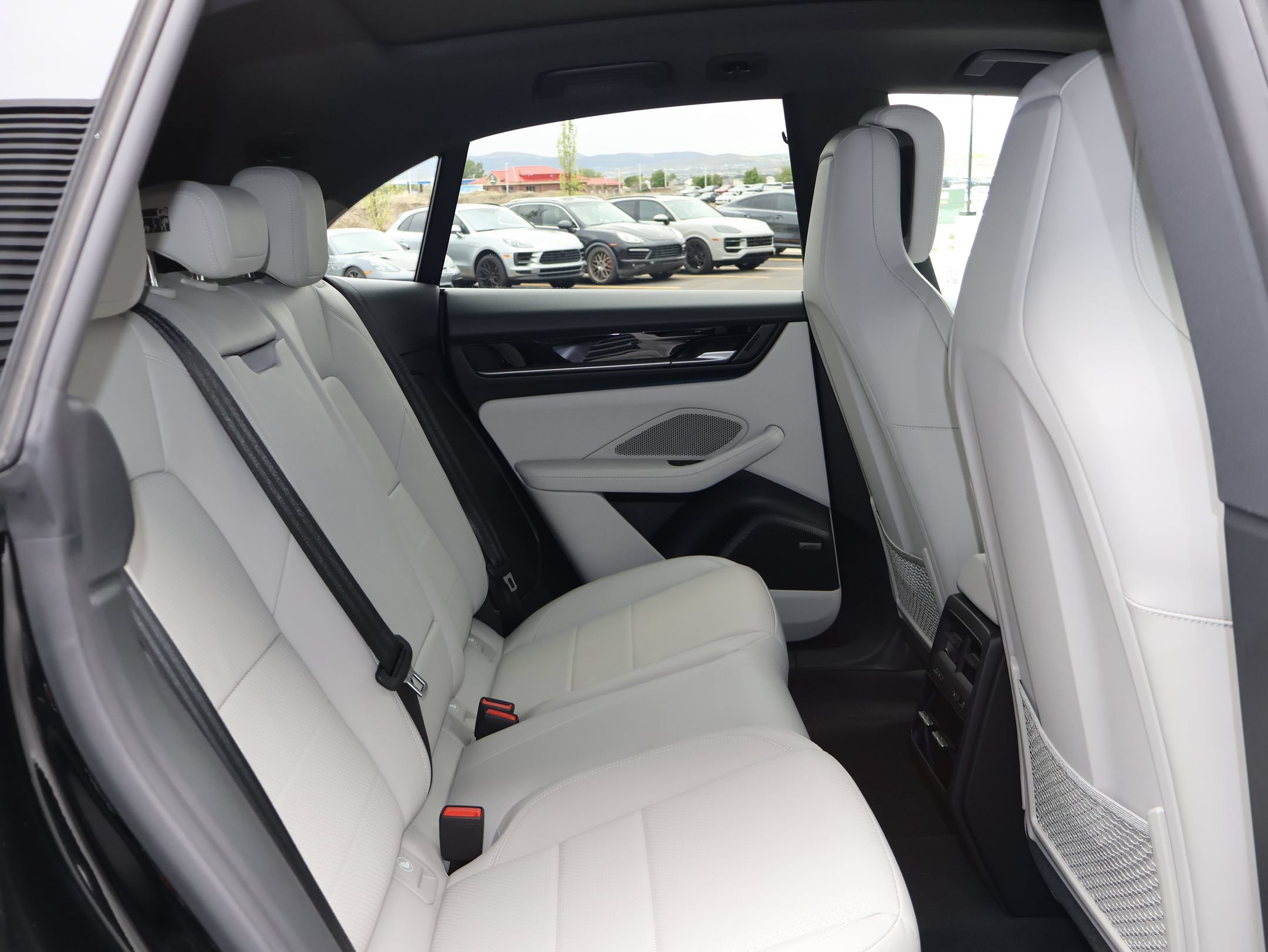 New 2026 Porsche Macan 4 Electric AWD/4WD image 24