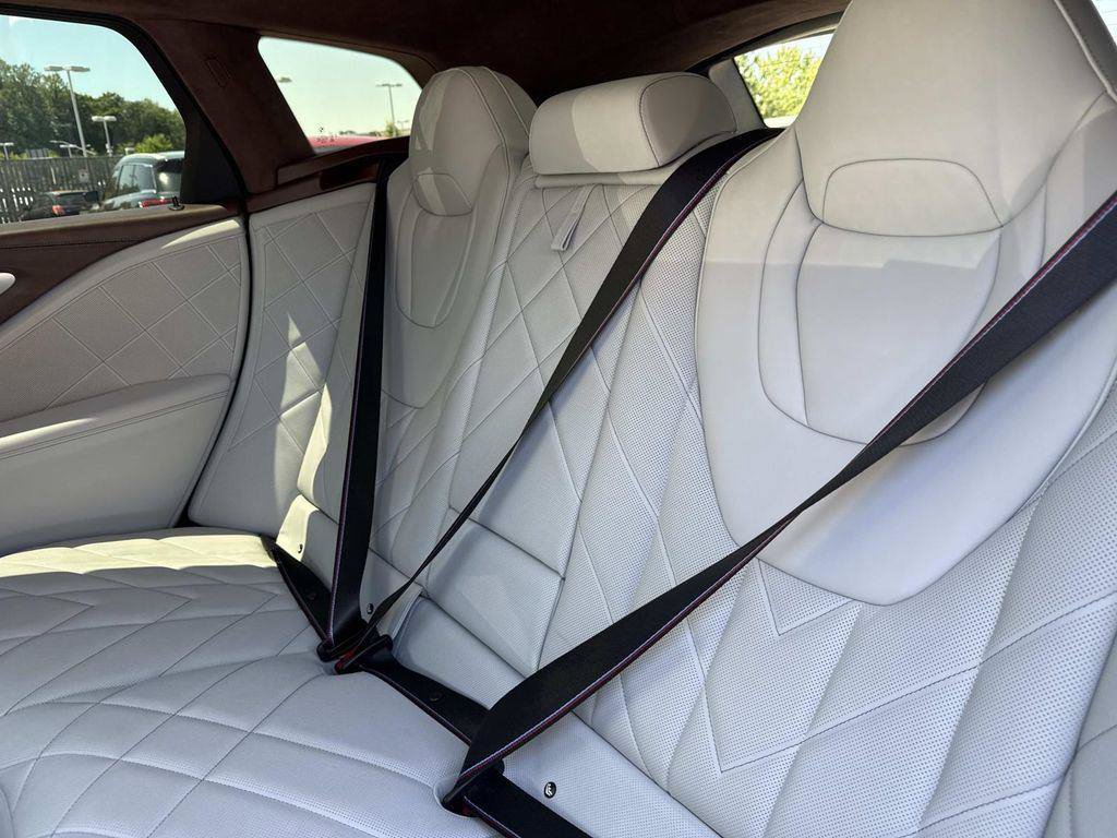 Used 2023 BMW XM w/ M Driver's Package AWD/4WD image 34
