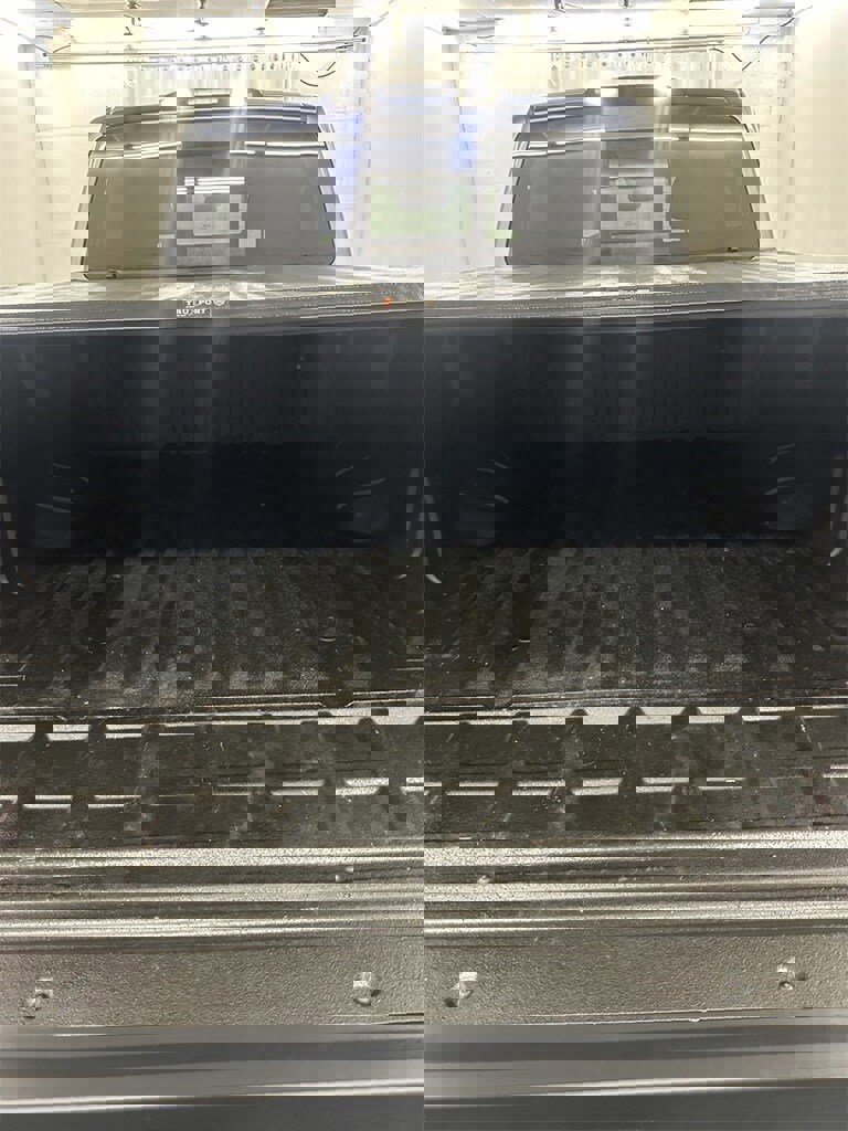 Used 2019 Nissan Titan SV w/ SV Convenience Package image 28