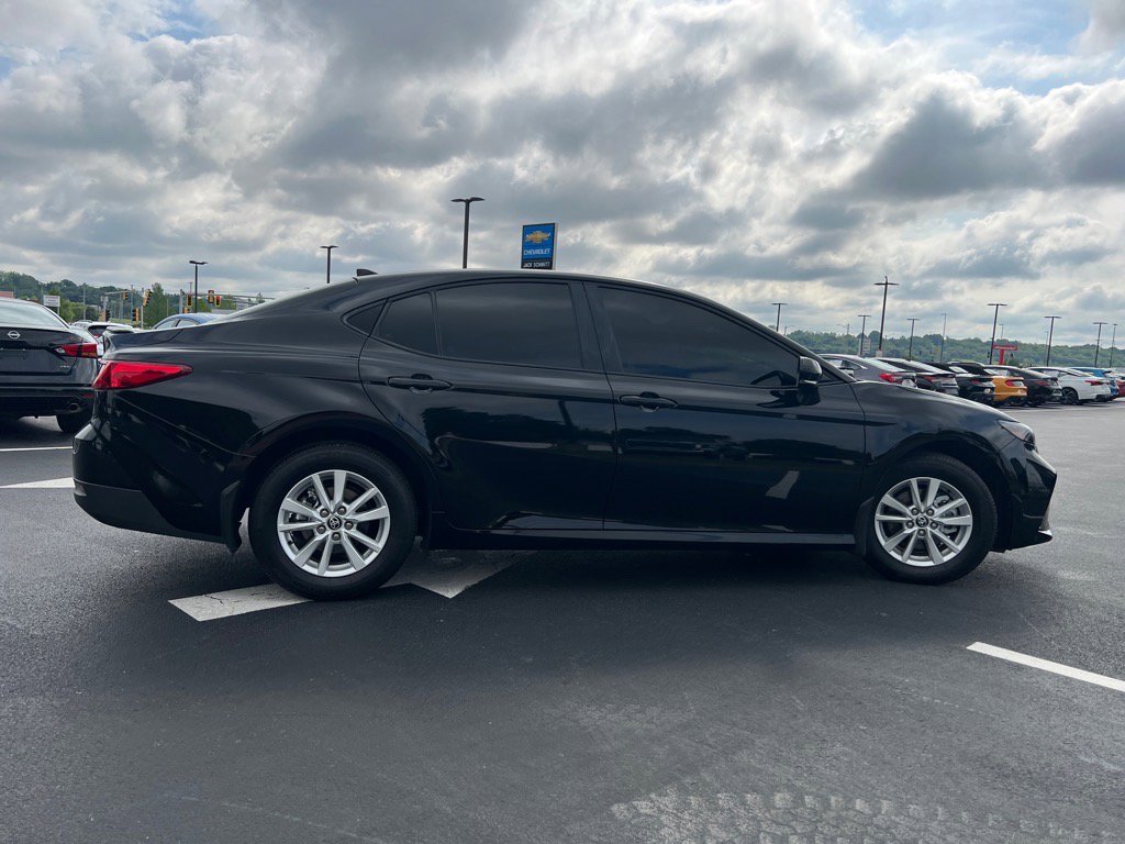 Used 2025 Toyota Camry LE image 25