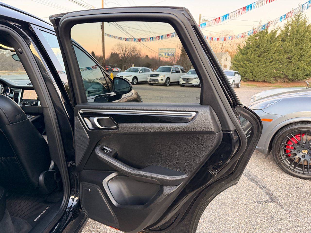 Used 2017 Porsche Macan S image 28