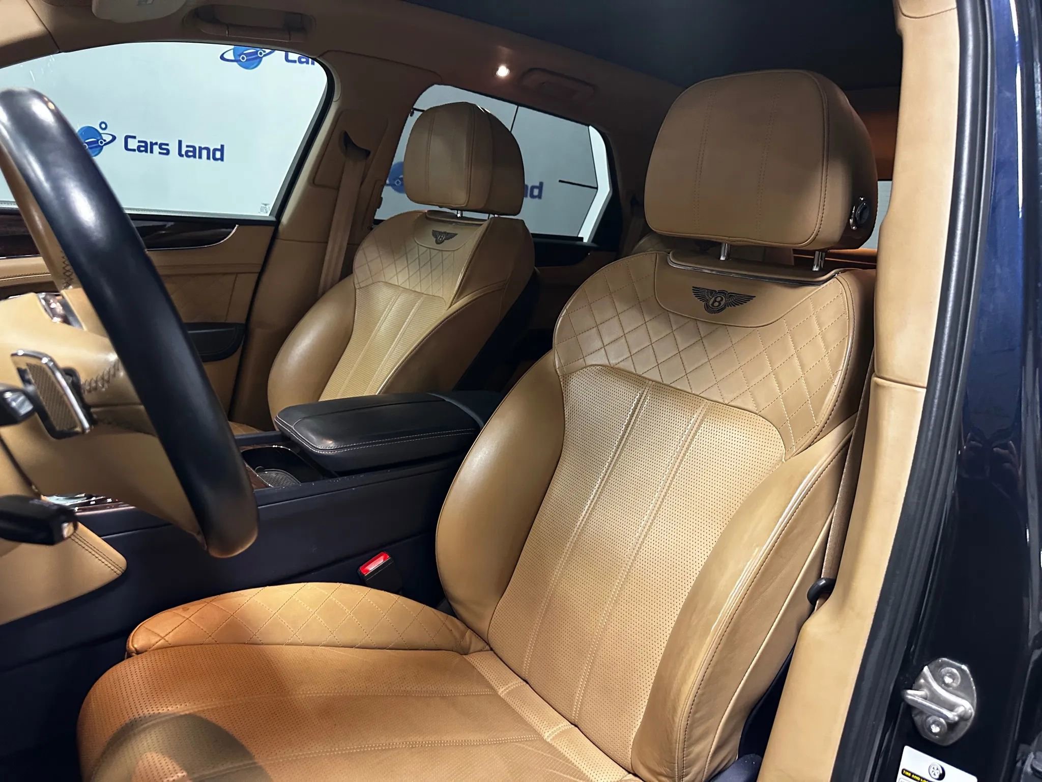 Used 2017 Bentley Bentayga image 11