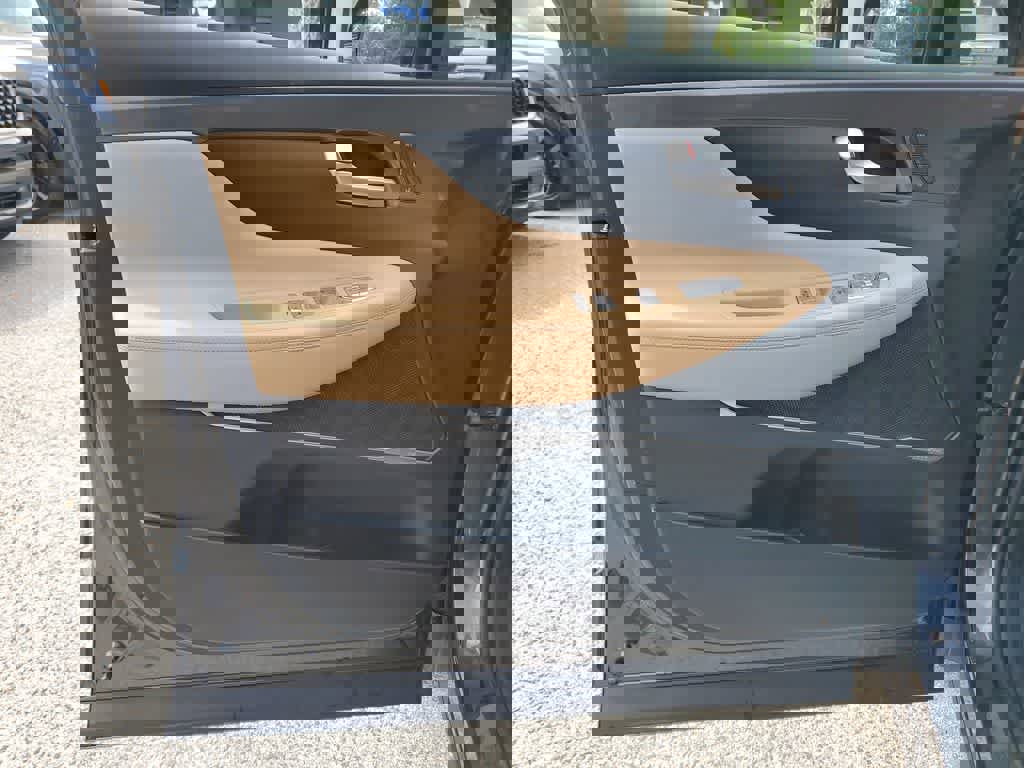 Used 2023 Hyundai Santa Fe Calligraphy image 17