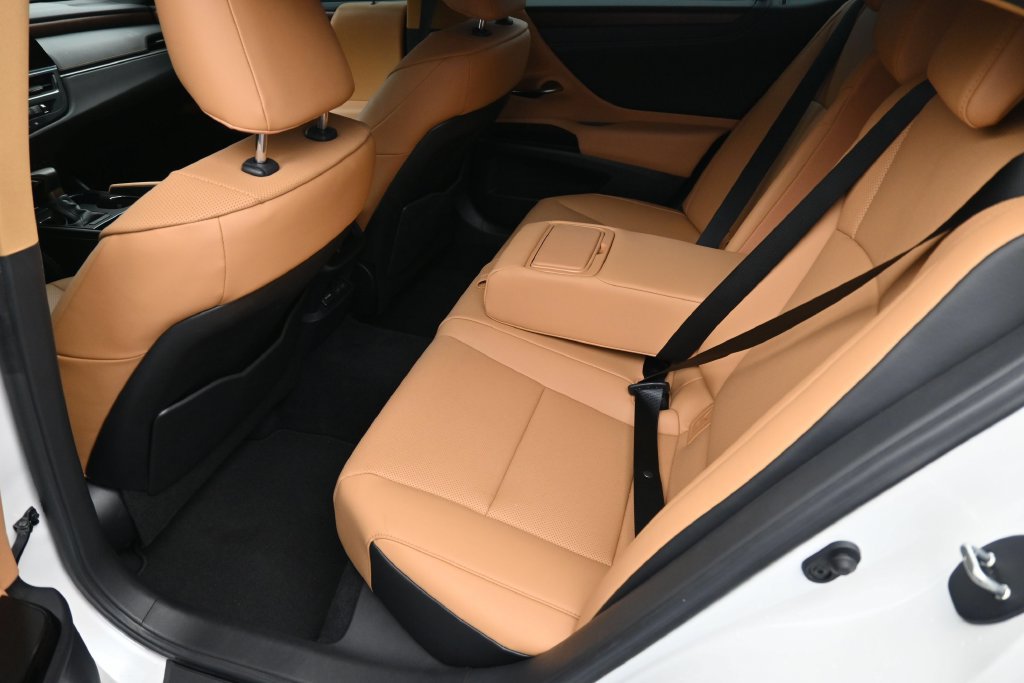 Used 2025 Lexus ES 350 w/ Premium Package FWD image 15