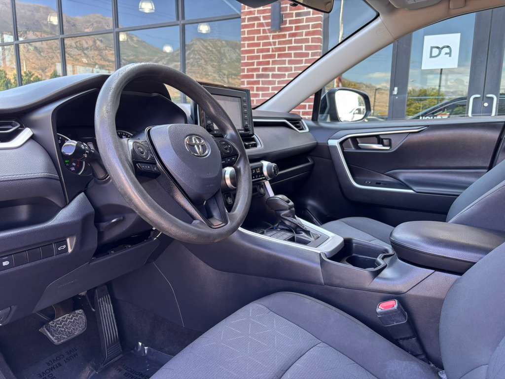 Used 2021 Toyota RAV4 XLE image 17