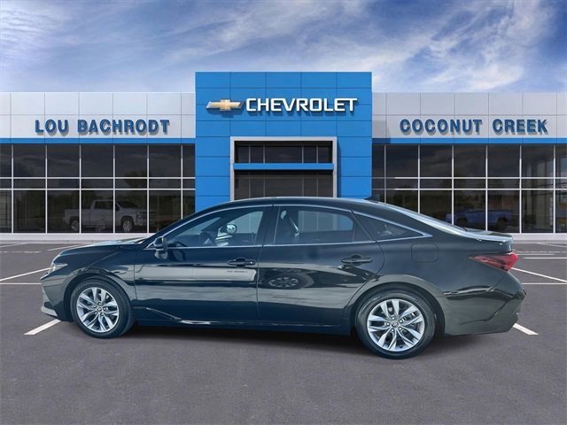 Used 2022 Toyota Avalon XLE w/ Moonroof Package image 5