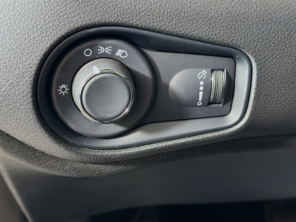 Used 2023 Jeep Renegade Latitude AWD/4WD image 10