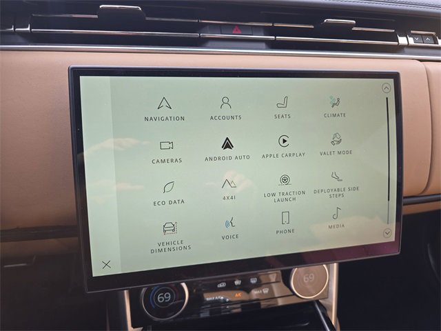 Used 2023 Land Rover Range Rover Long Wheelbase SE image 22