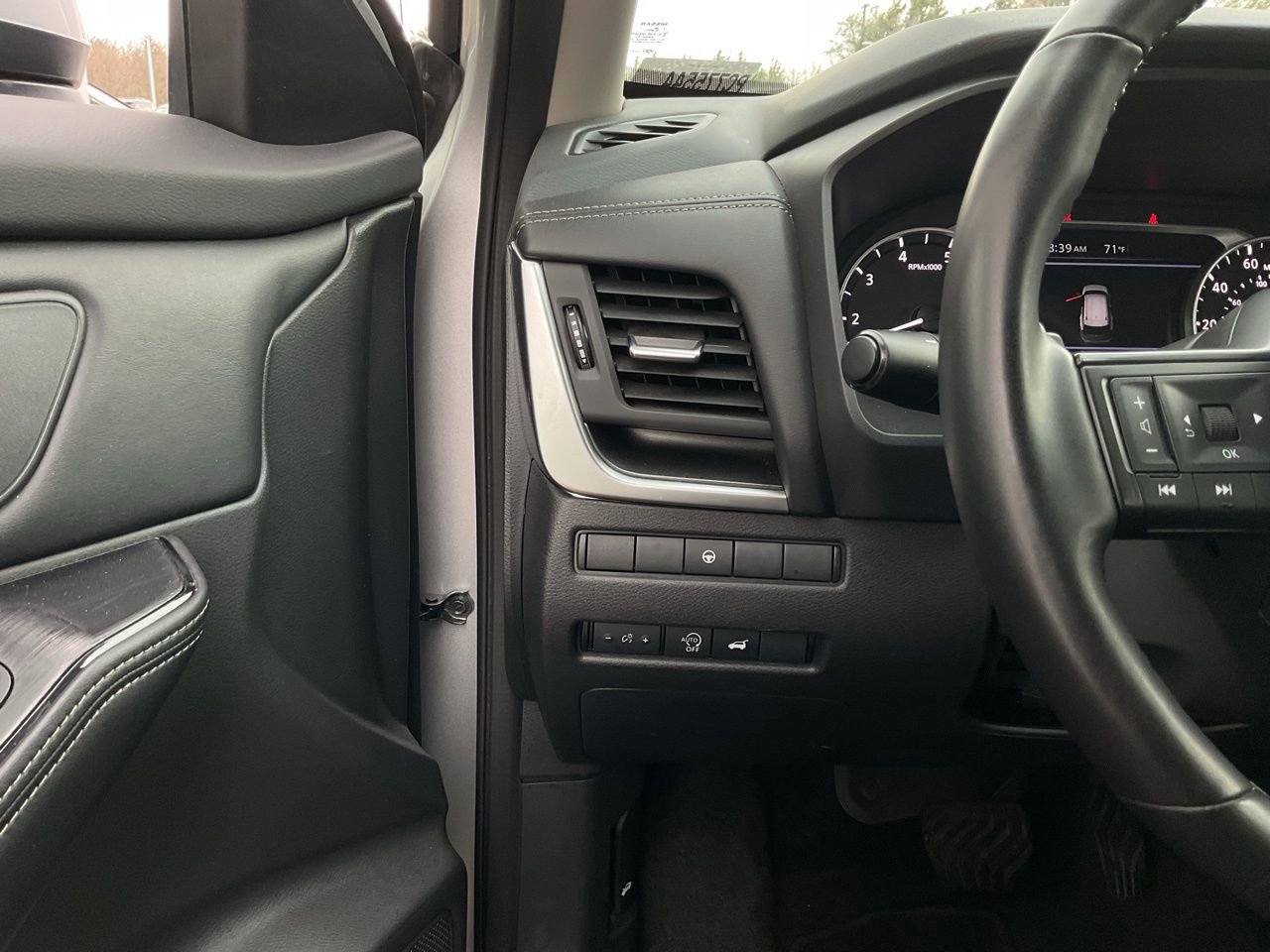 Used 2025 Nissan Rogue SV image 25