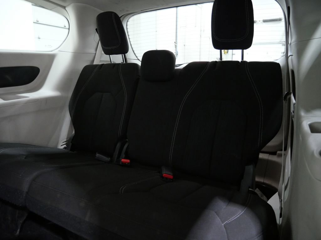 Used 2023 Chrysler Voyager LX image 23