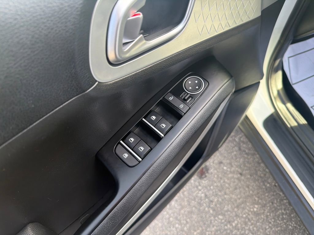 Used 2025 Kia Soul S image 13