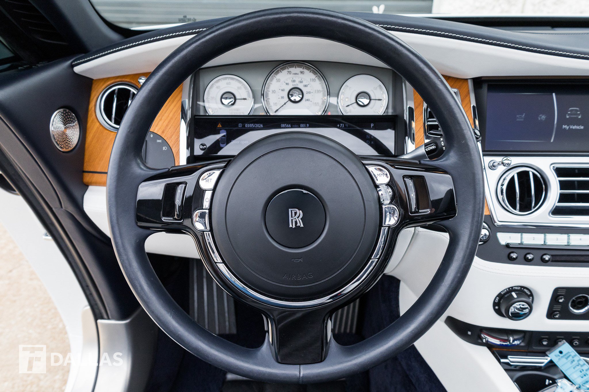 Used 2019 Rolls-Royce Dawn RWD image 24