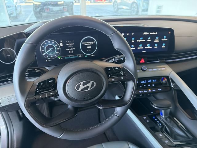 Used 2025 Hyundai Elantra Limited image 17