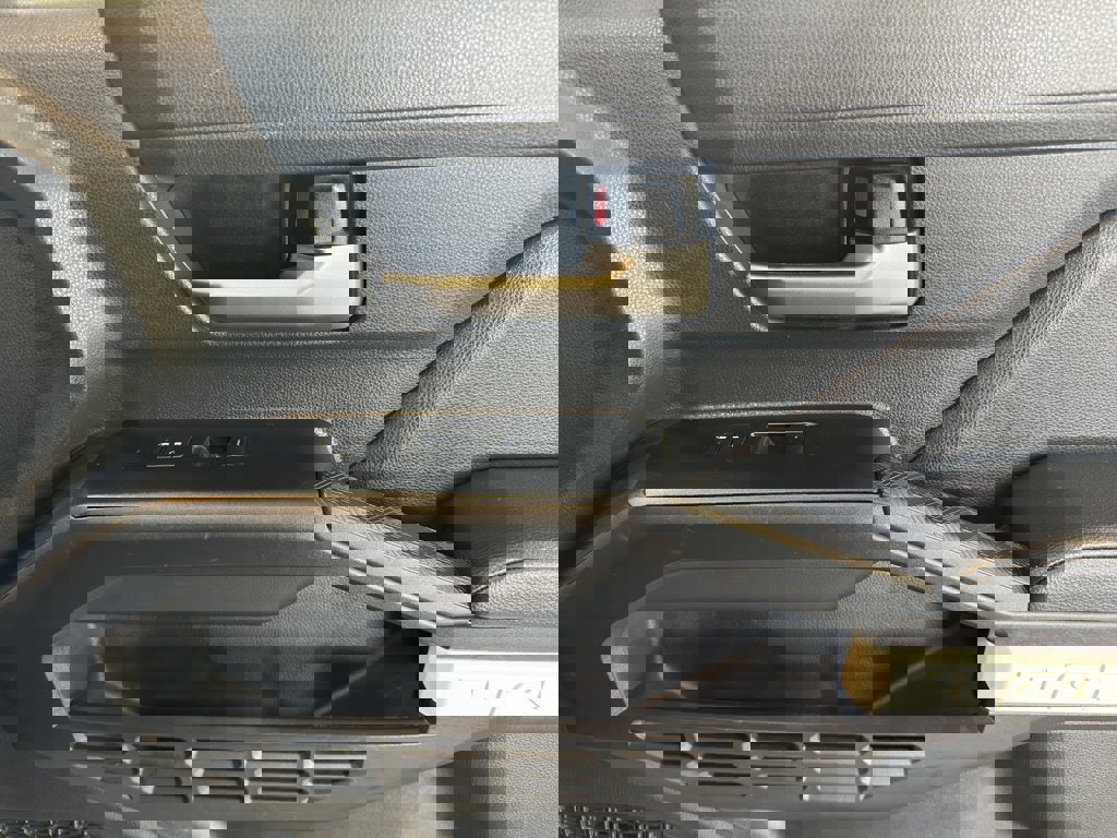 Used 2024 Toyota Tacoma TRD Off-Road image 15