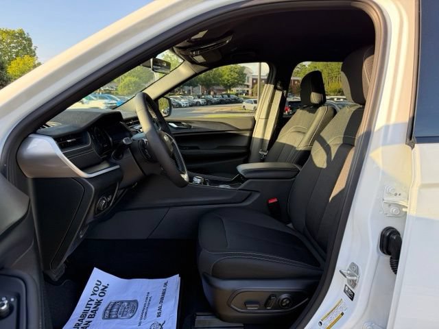 New 2026 Jeep Grand Cherokee L Laredo AWD/4WD image 13