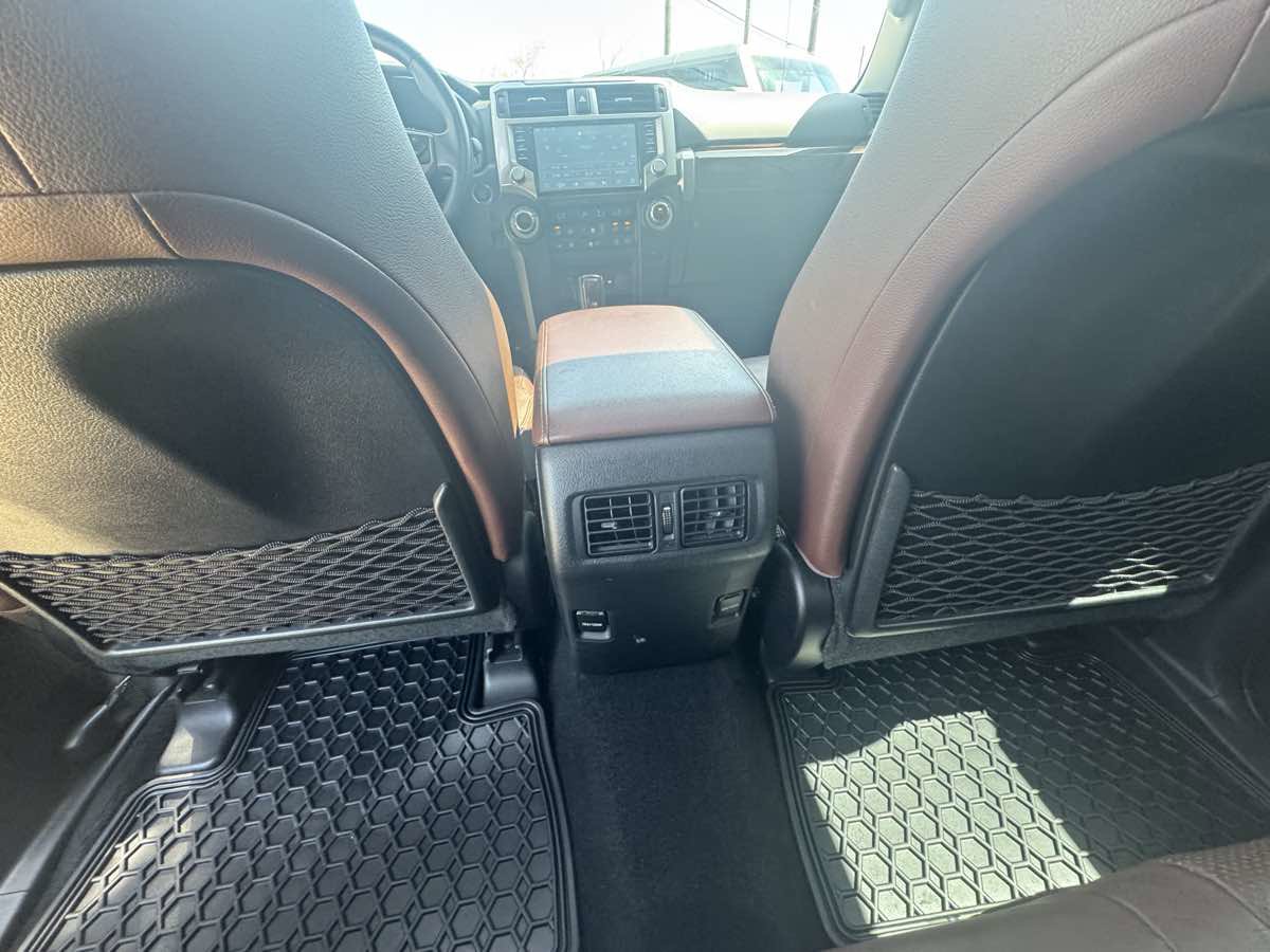 Used 2018 Toyota 4Runner SR5 AWD/4WD image 12