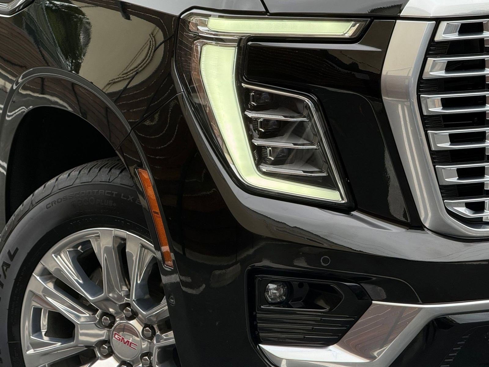 Used 2025 GMC Yukon XL Denali AWD/4WD image 10