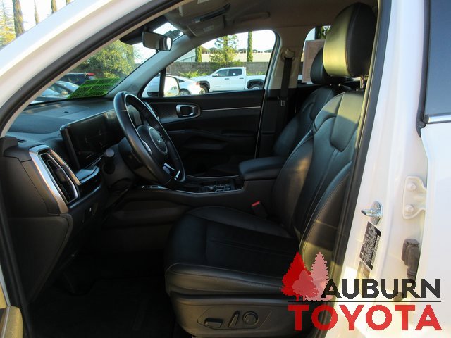 Used 2024 Kia Sorento S image 11