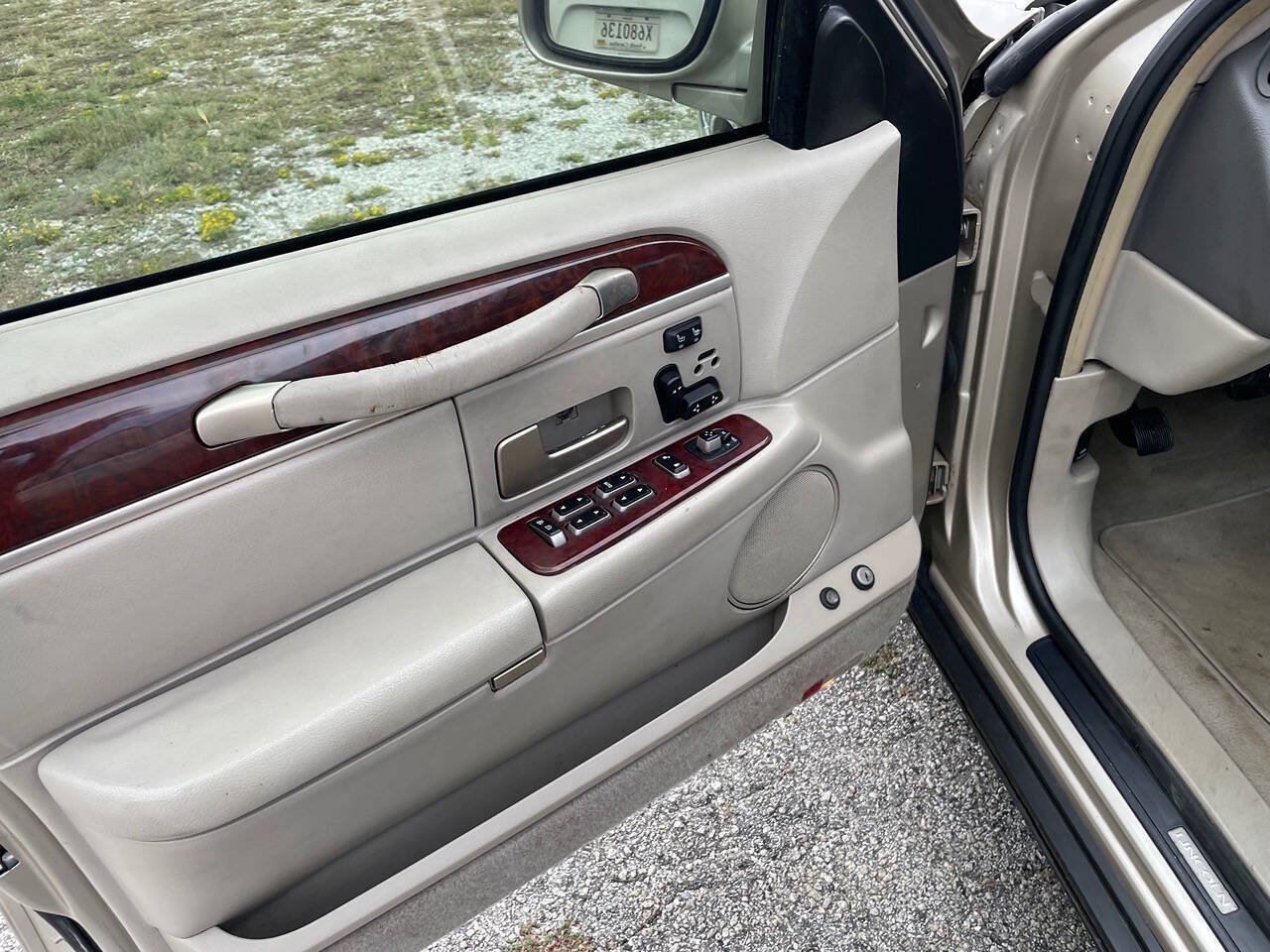 Used 2007 Lincoln Town Car Signature RWD image 15