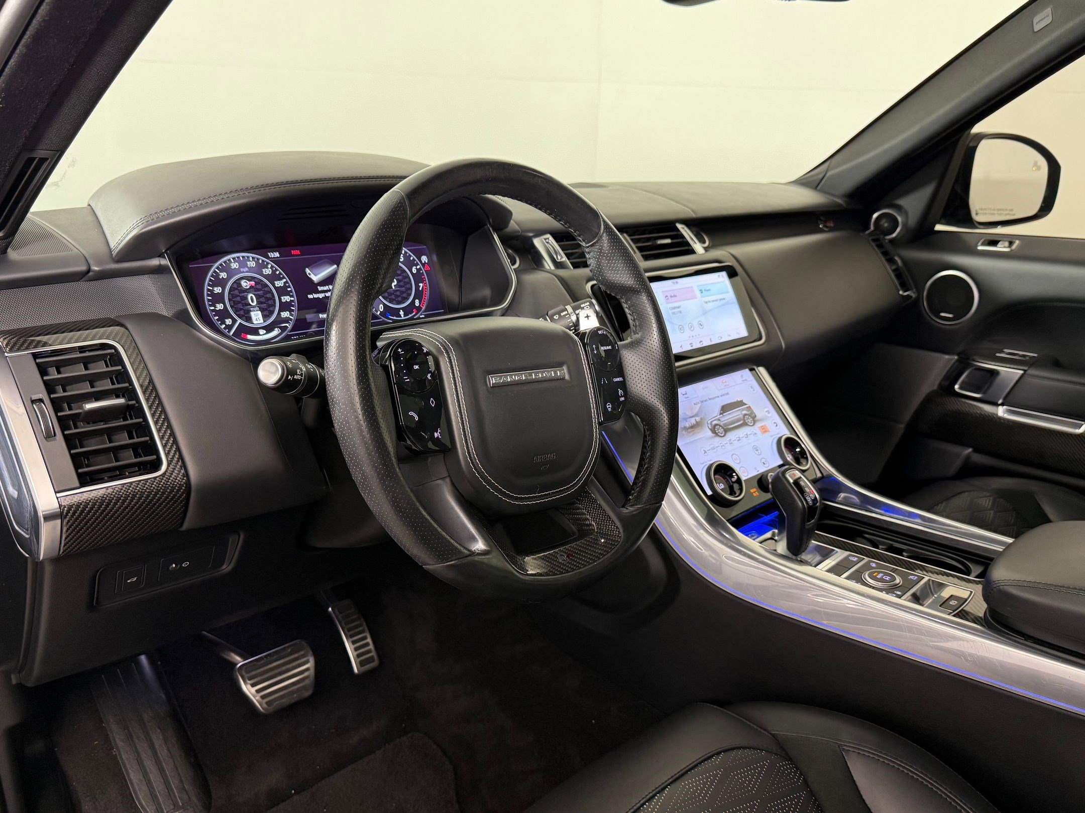 Used 2020 Land Rover Range Rover Sport SVR AWD/4WD image 4