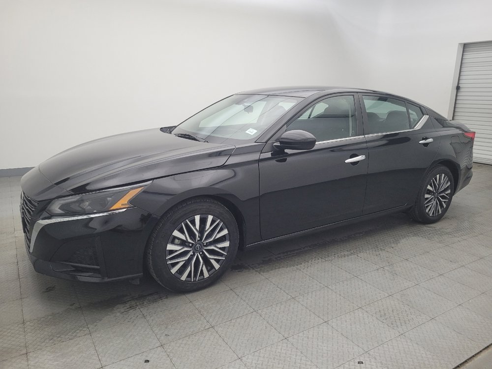Used 2023 Nissan Altima 2.5 SV image 2
