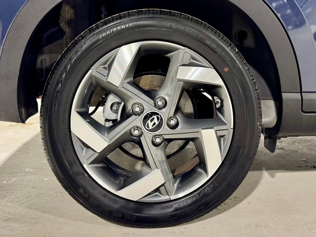 Used 2025 Hyundai Venue Limited image 35