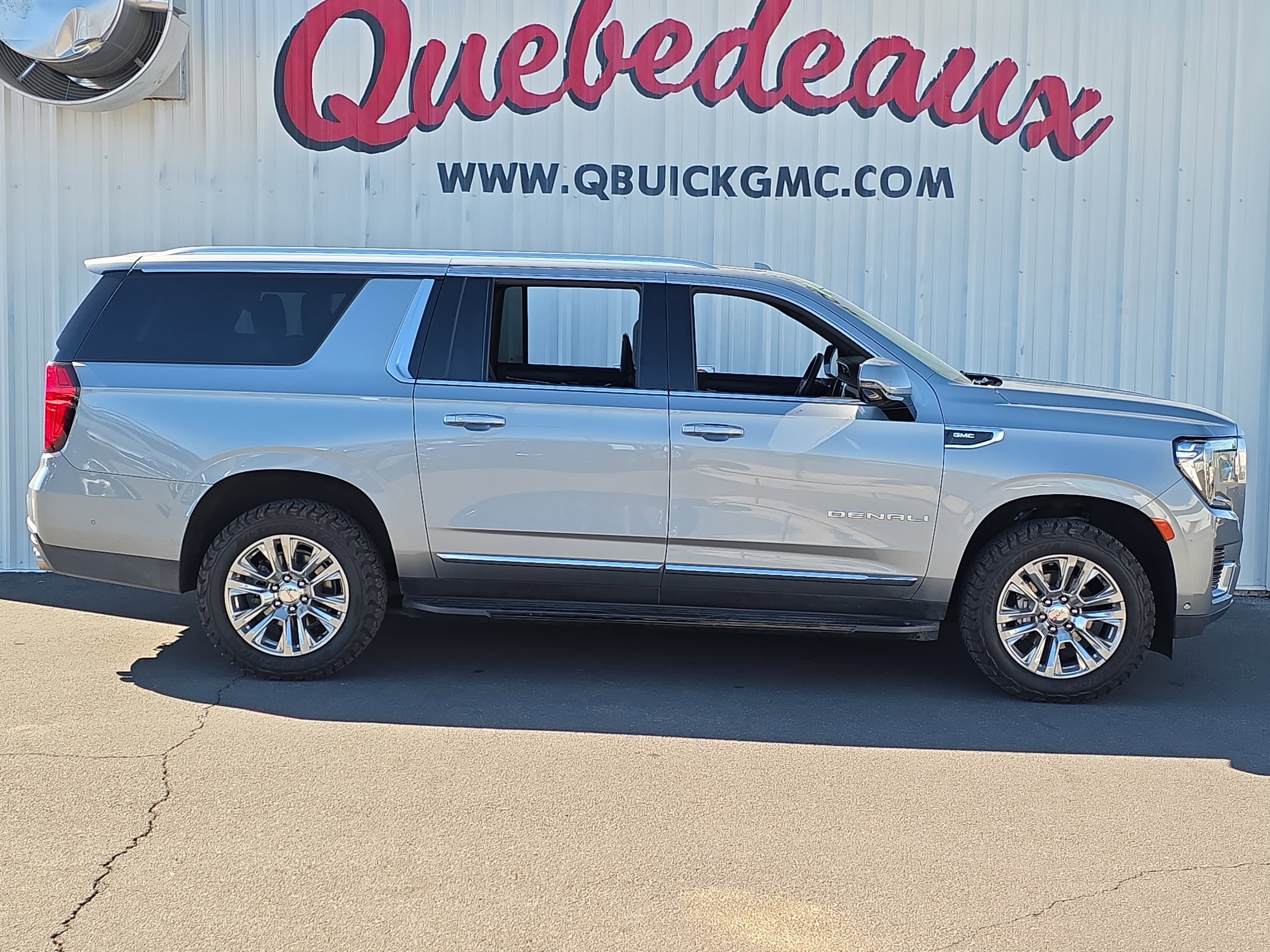 Used 2024 GMC Yukon XL Denali w/ Advanced Technology Package image 8