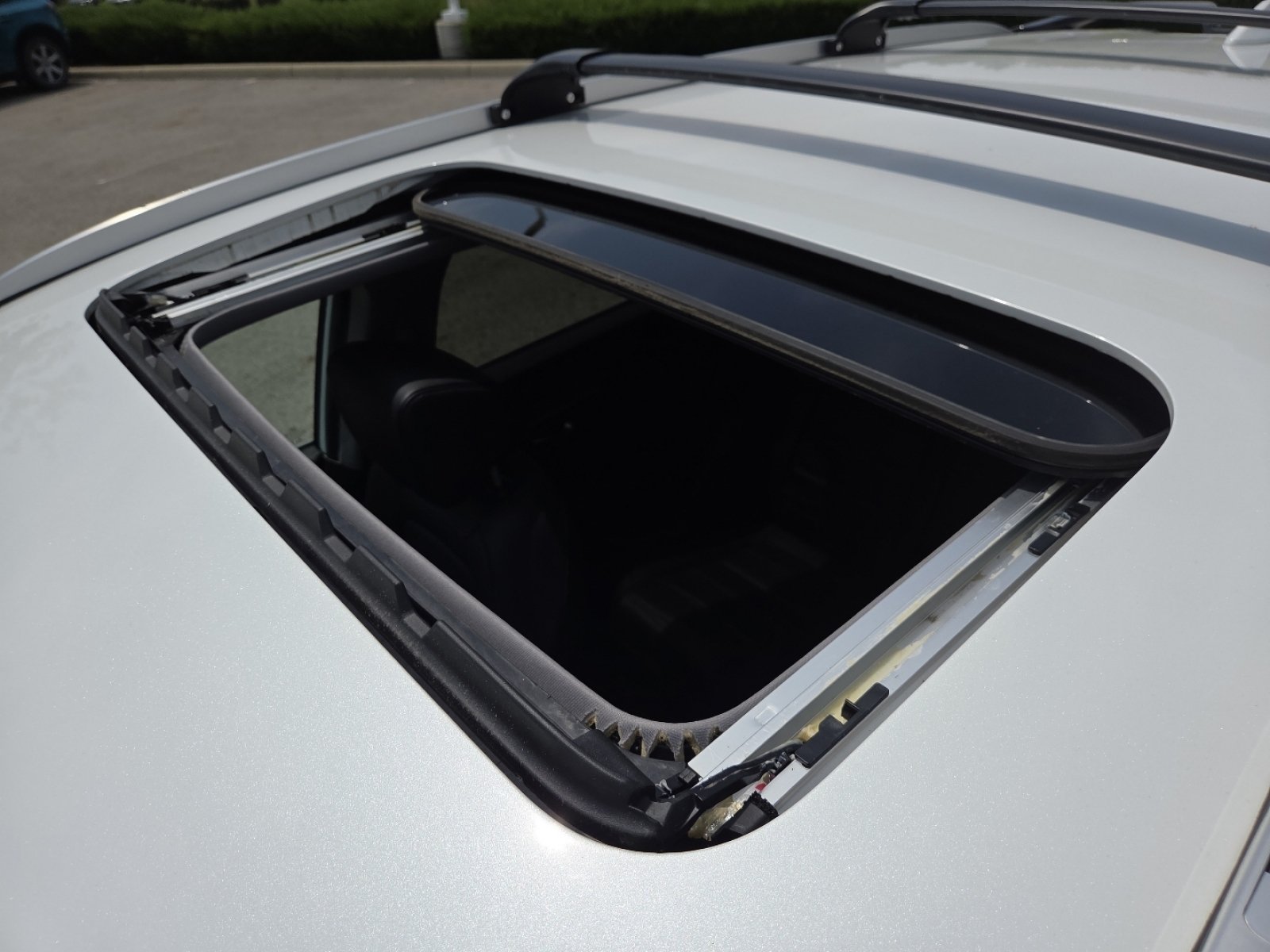 Used 2020 Honda CR-V Touring image 4
