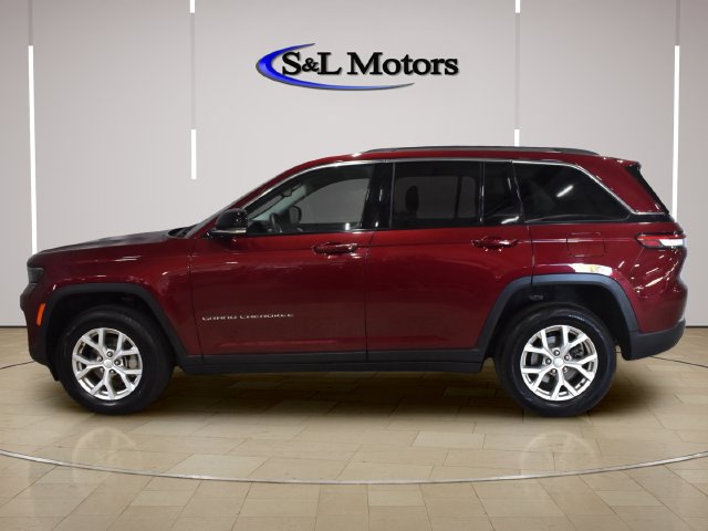 Used 2023 Jeep Grand Cherokee Limited AWD/4WD image 3