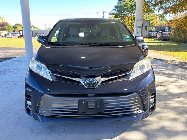 Used 2019 Toyota Sienna XLE Premium image 2