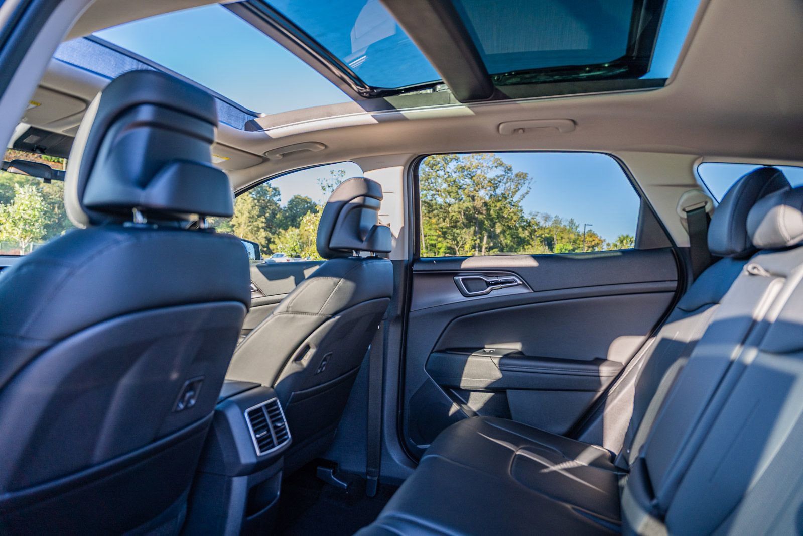 New 2026 Kia Sportage EX w/ EX Panorama Roof Package image 11