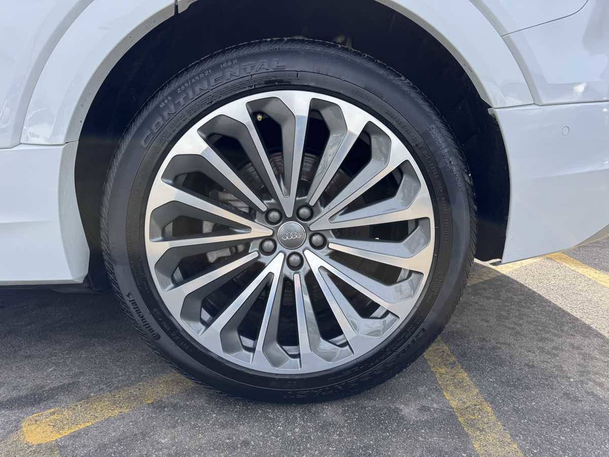 Used 2019 Audi e-tron Prestige w/ Prestige Package image 9