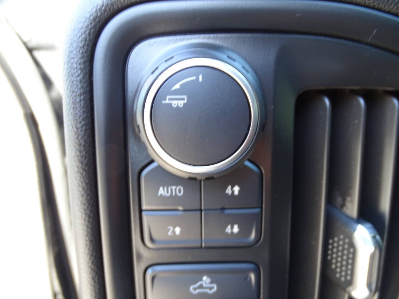 Used 2024 Chevrolet Silverado 1500 4x4 Crew Cab w/ Z71 w/ WT Value Package image 16