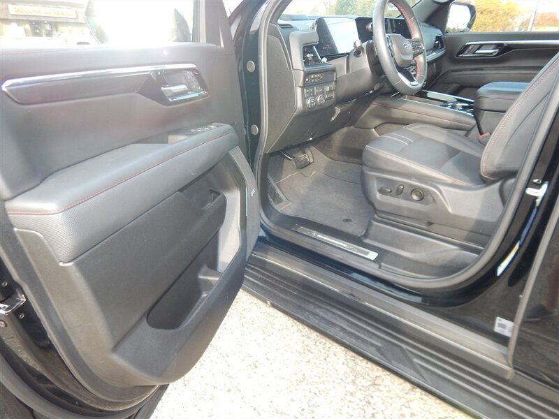 Used 2026 Chevrolet Suburban RST w/ RST Capability Package AWD/4WD image 23