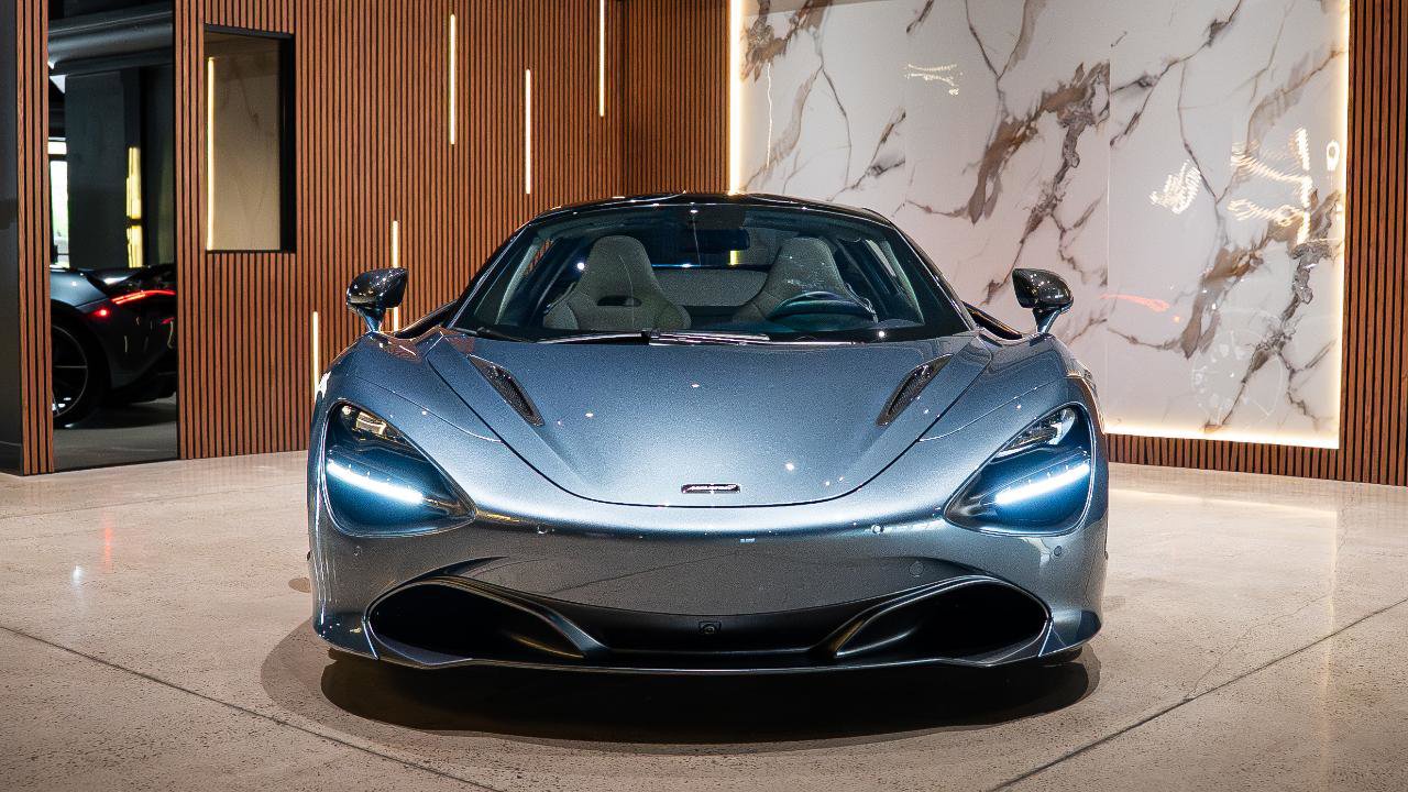 Used 2018 McLaren 720S Luxury RWD image 3