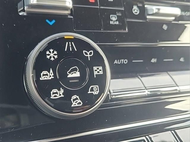 New 2025 Nissan Armada SL w/ Captain's Chari Seat Package AWD/4WD image 32