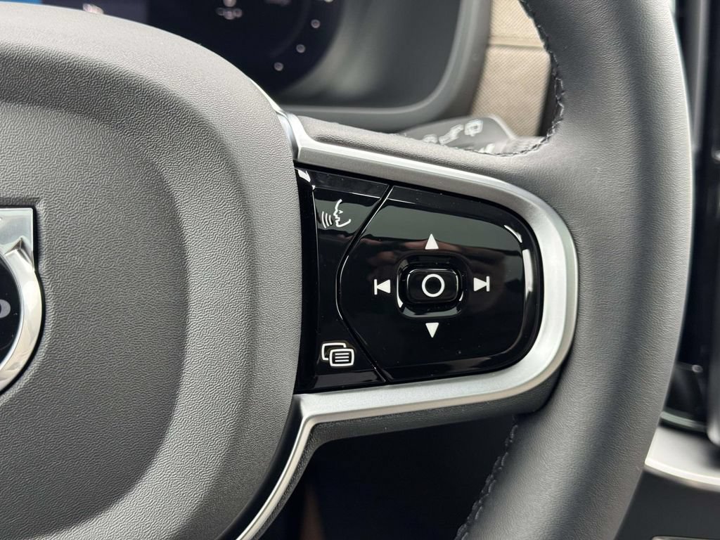 New 2026 Volvo XC90 T8 Plus w/ Protection Package Premier AWD/4WD image 10