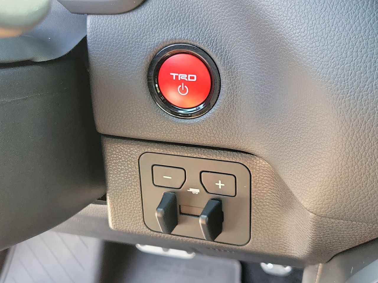 Used 2025 Toyota Sequoia TRD Pro AWD/4WD image 30