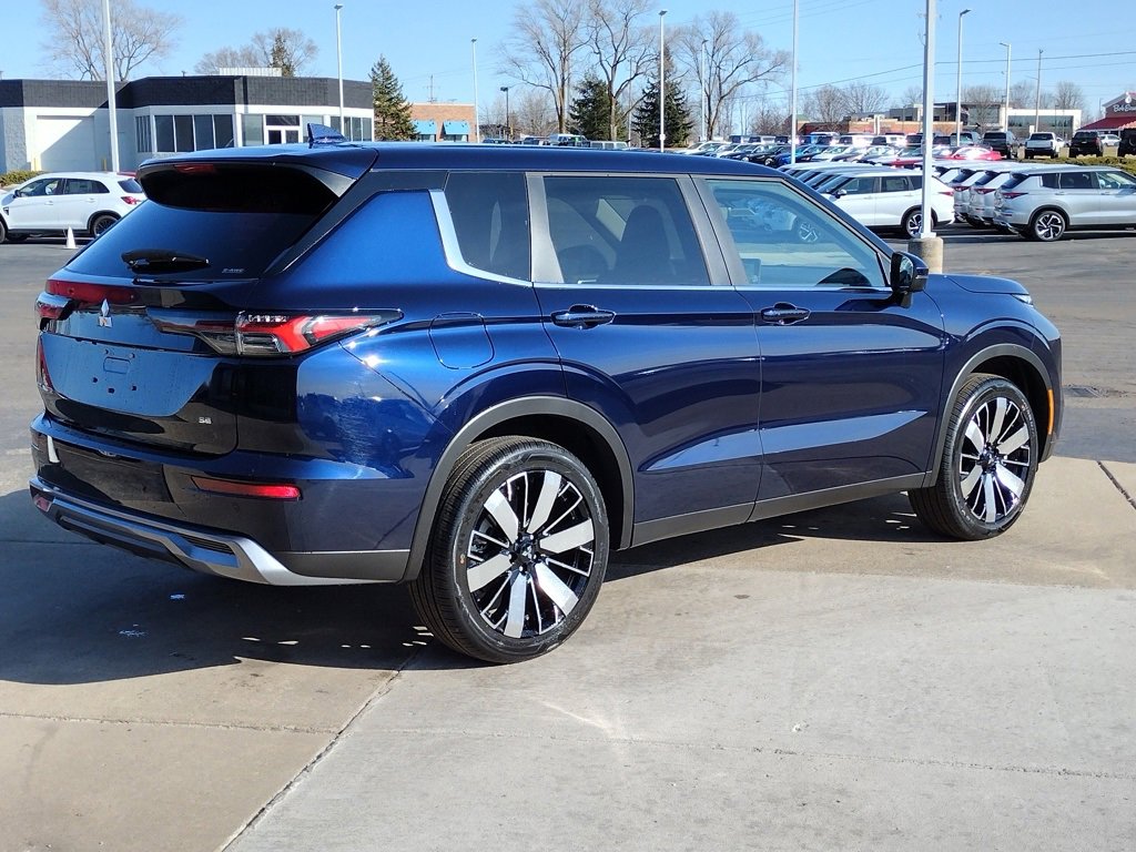 New 2025 Mitsubishi Outlander SE image 16