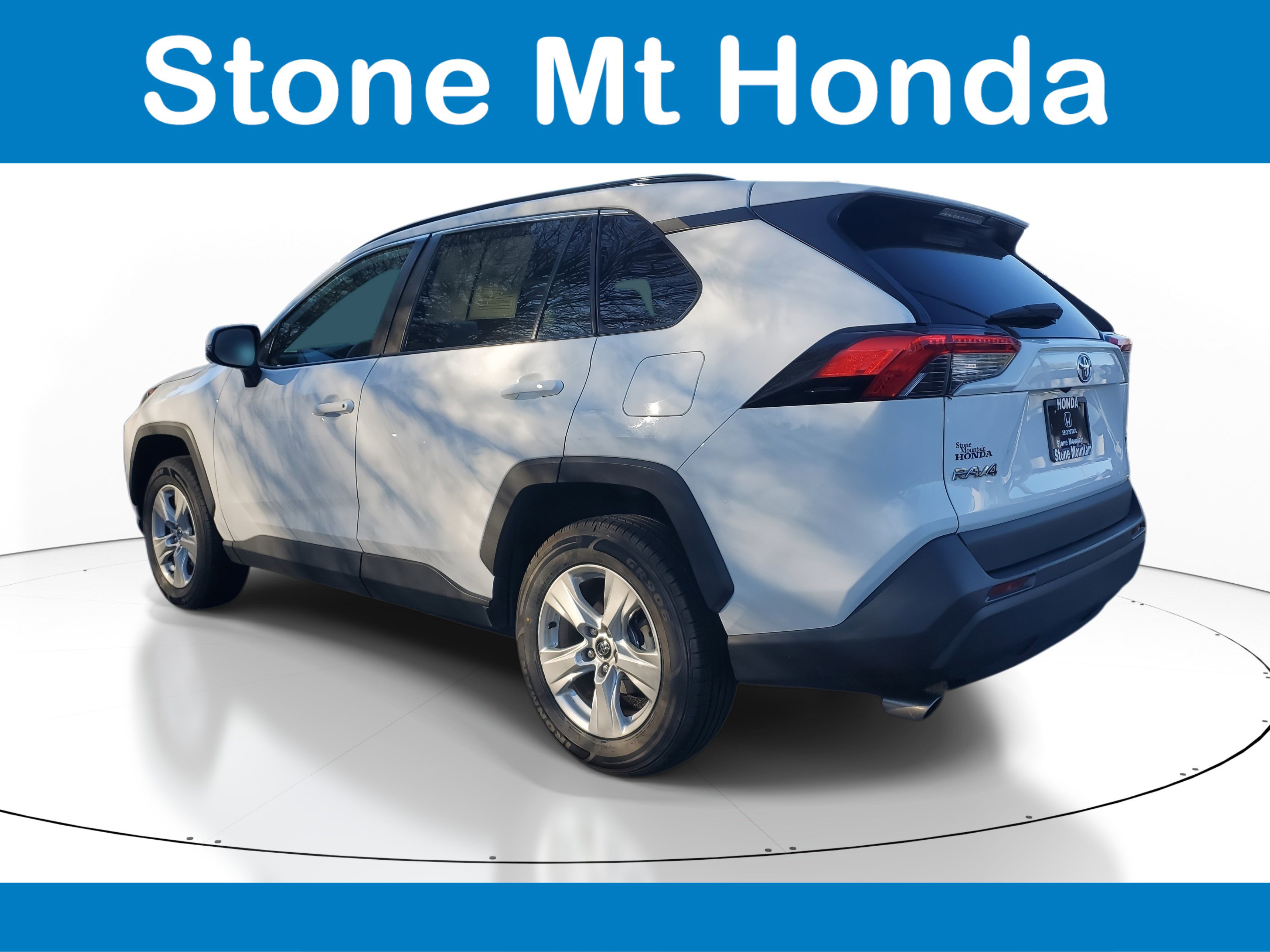 Used 2021 Toyota RAV4 XLE image 4