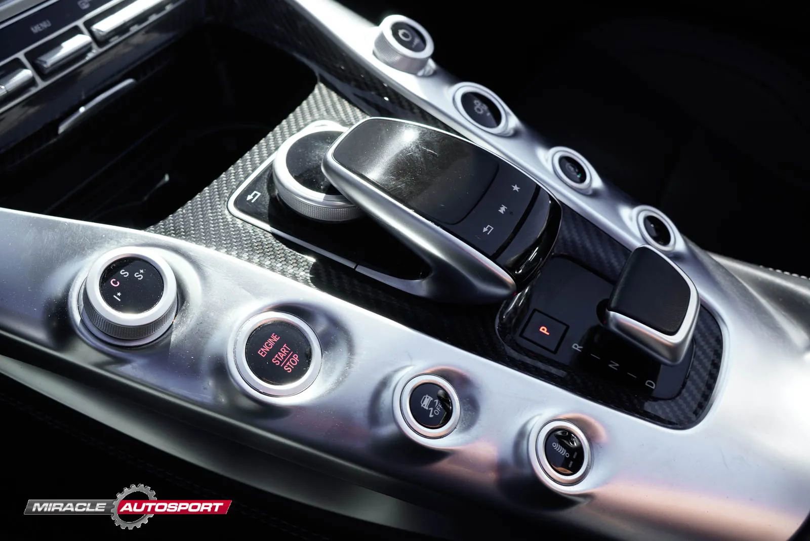 Used 2018 Mercedes-Benz AMG GT Roadster w/ Exclusive Interior Package image 40