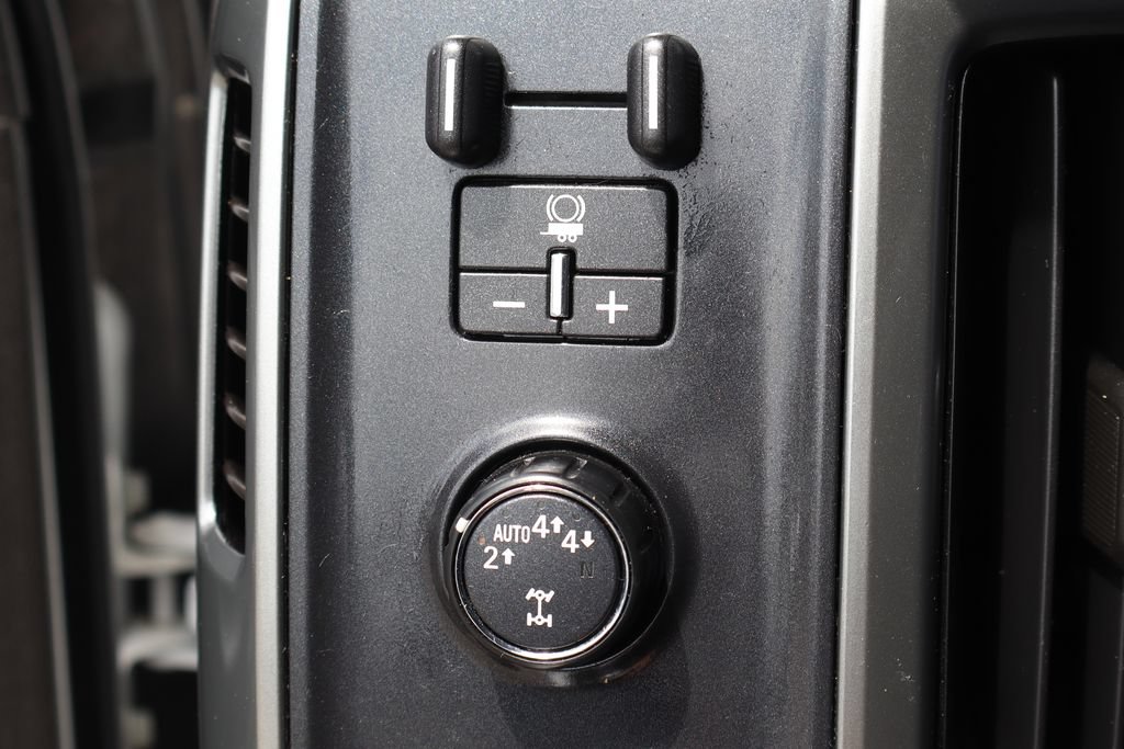 Used 2018 Chevrolet Silverado 1500 LT w/ All Star Edition AWD/4WD image 23